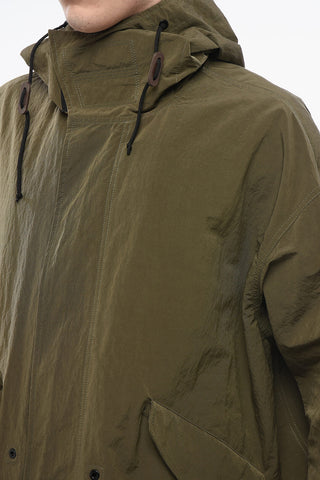 Nylon-Parka mit Kapuze und verdecktem Verschluss
