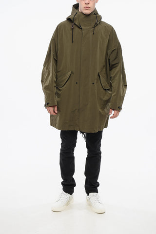 Nylon-Parka mit Kapuze und verdecktem Verschluss