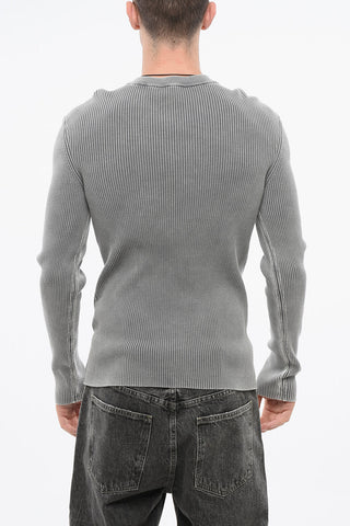 Gerippter Rundhalspullover mit Cut-Out-Detail