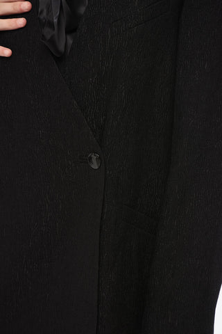 Ein-Knopf-Blazer aus strukturiertem Stoff mit gepolsterten Schultern