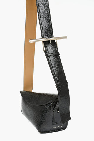 Asymmetrische Tasche aus genarbtem Leder