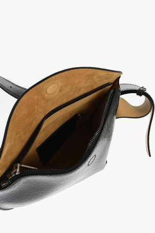 Asymmetrische Tasche aus genarbtem Leder