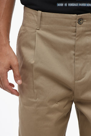 Hose mit einer Bundfalte und geradem Bein