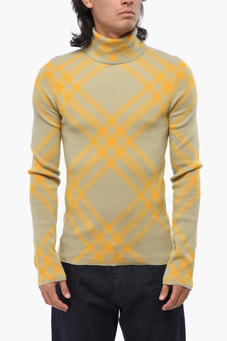 Rollkragenpullover aus Wollmischung mit ikonischem Muster