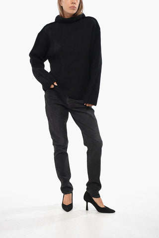 Gerippter Rollkragenpullover aus Schurwolle