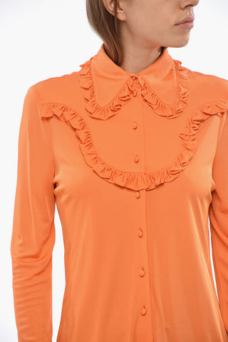 Geraffte Bluse mit bezogenen Knöpfen
