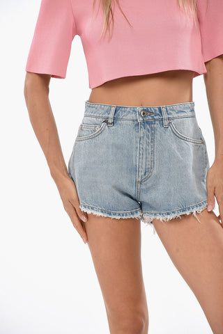 Shorts mit fransigem Saum und Logoknopf
