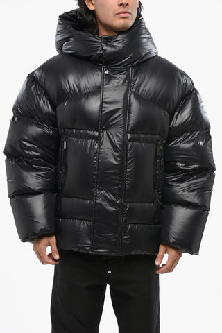 Einfarbige Daunenjacke mit Kapuze