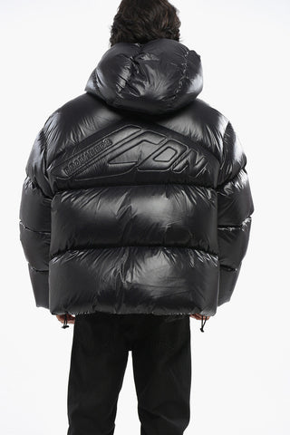 Einfarbige Daunenjacke mit Kapuze