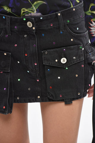 Denim-Minirock mit Allover-Nieten und mehreren Taschen