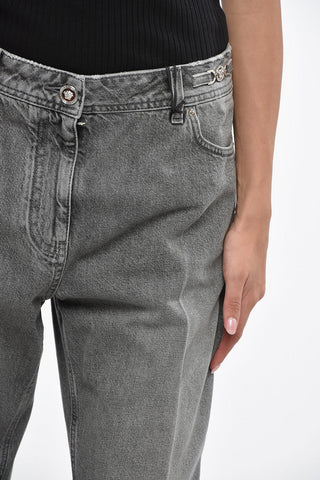 Jeans Mit Stonewashed-Waschung Und Rohem Saum