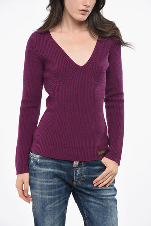 Slim-Fit einfarbiger Pullover mit V-Ausschnitt