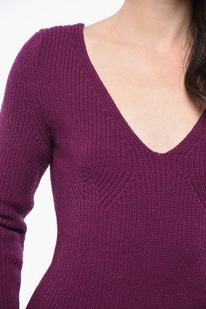 Slim-Fit einfarbiger Pullover mit V-Ausschnitt