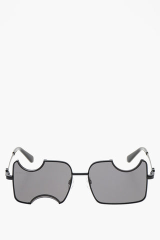 Rechteckige Sonnenbrille mit ikonischem Motiv