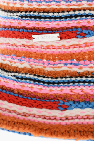 Gestrickter Bucket-Hut mit Streifenmuster
