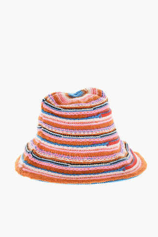 Gestrickter Bucket-Hut mit Streifenmuster