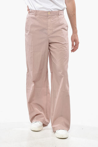 Gerade geschnittene Hose aus Baumwolle und Nylon mit Perlmuttknopf