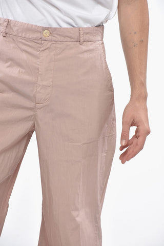 Gerade geschnittene Hose aus Baumwolle und Nylon mit Perlmuttknopf