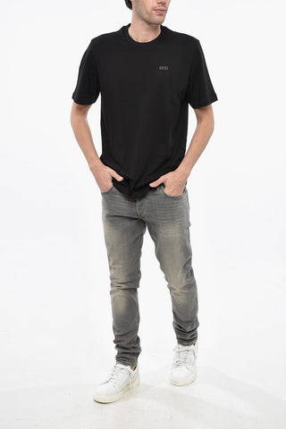 T-Shirt mit Rundhalsausschnitt aus Baumwolle mit geprägtem Logo