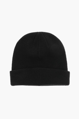 Einfarbiges Woll-Beanie mit kontrastierendem Patch