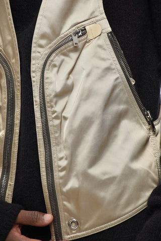 Multi-Taschen-Weste aus technischem Stoff mit asymmetrischem, minimalistischem Design