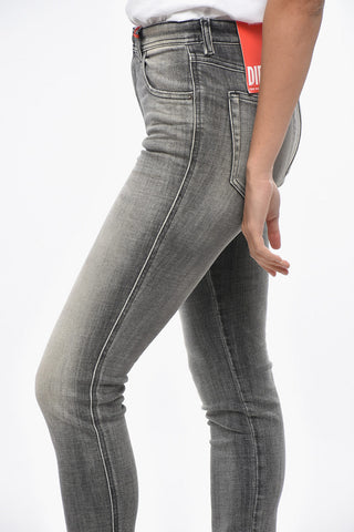 Skinny Fit Jeans BABHILA aus stonewashed Denim mit 14 cm Bundhöhe