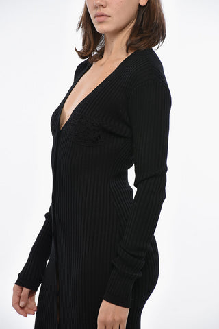 Besticktes Strickkleid mit vorderer Knopfleiste