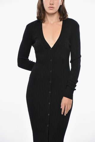 Besticktes Strickkleid mit vorderer Knopfleiste