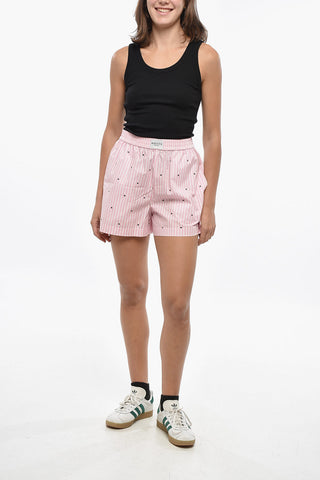 Gestreifte Shorts mit Allover-Monogramm