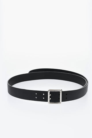 Einfarbiger Ledergürtel mit silberner 35-mm-Schnalle