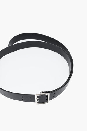 Einfarbiger Ledergürtel mit silberner 35-mm-Schnalle