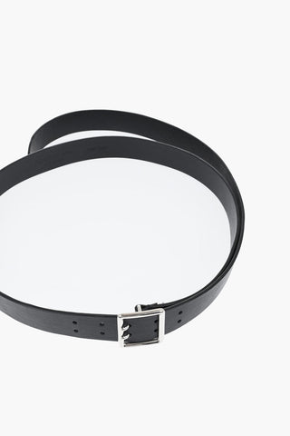 Einfarbiger Ledergürtel mit silberner 35-mm-Schnalle