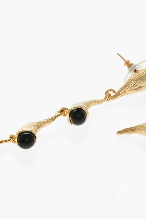 Asymmetrische Ohrringe aus Metall mit Gold-Effekt