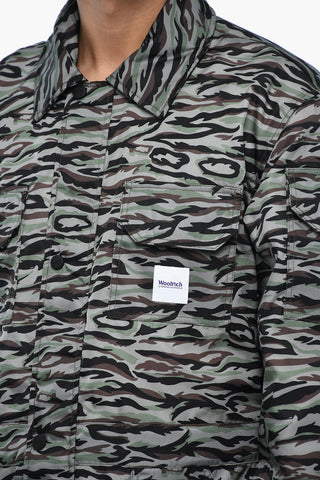 Gepolsterter Overall mit Camouflage-Muster