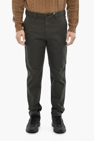 Chinohose mit geradem Bein und Logo-Knopf