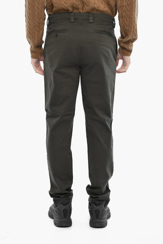 Chinohose mit geradem Bein und Logo-Knopf