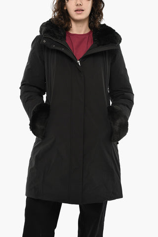 Einfarbige Daunenjacke LUXURY mit verdeckter Knopfleiste
