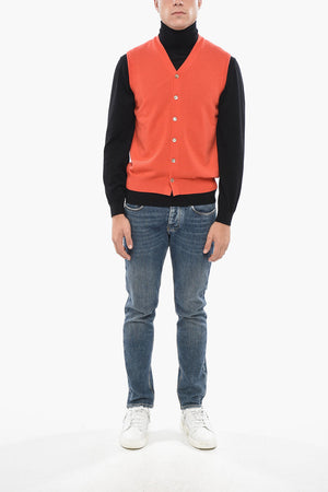 Maglia Smanicata in Cashmere con Abbottonatura Frontale