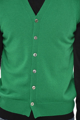 Maglia Smanicata in Cashmere con Abbottonatura Frontale