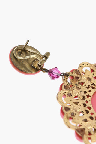 Goldfarbene Metallohrringe verziert mit Strass