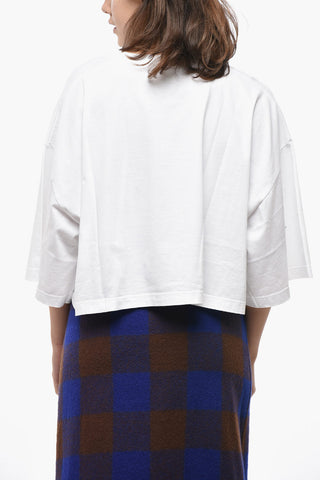T-Shirt mit Rundhalsausschnitt Cropped Fit mit Kontrastdruck