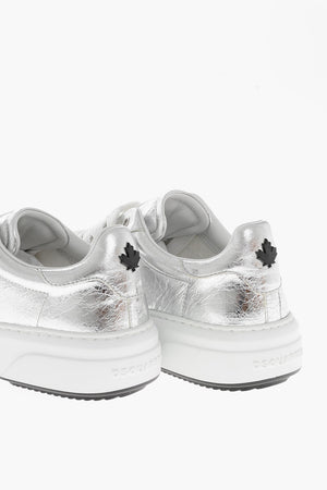 Low-Sneaker aus metallisiertem Leder