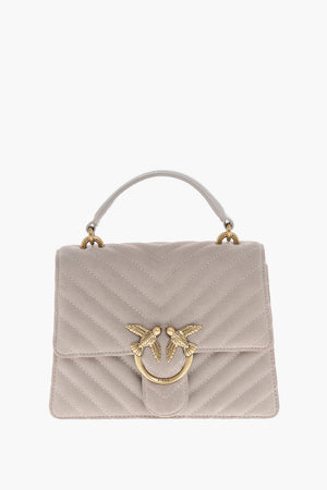 Handtasche aus Wildleder mit goldenem Logo