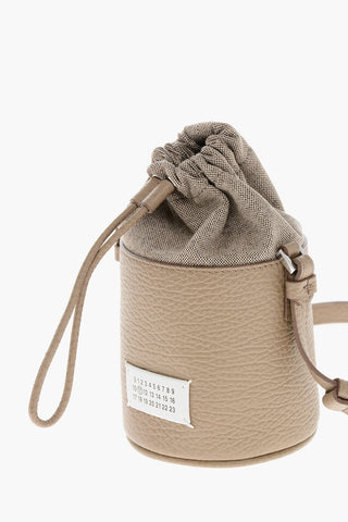 MM11 Mini-Bucket-Bag 5AC aus genarbtem Leder mit Logoschild