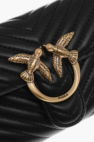 Gesteppte Ledertasche mit Kette in Goldoptik