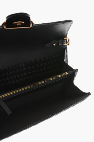 Gesteppte Ledertasche mit Kette in Goldoptik