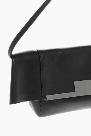 Leder-Schultertasche CLASP mit Metalldetail