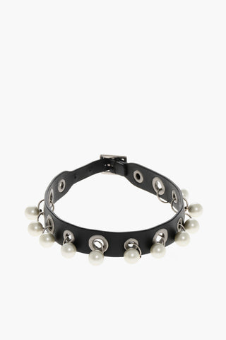Choker in Pelle con Occhielli in Metallo e Perle 