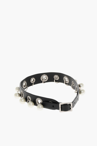 Choker in Pelle con Occhielli in Metallo e Perle 