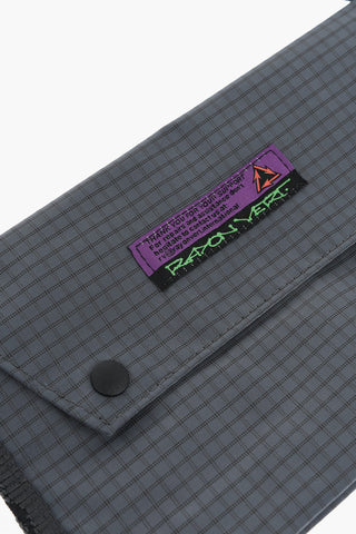 Schultertasche ULTRAGRID aus Nylon mit Druckknöpfen